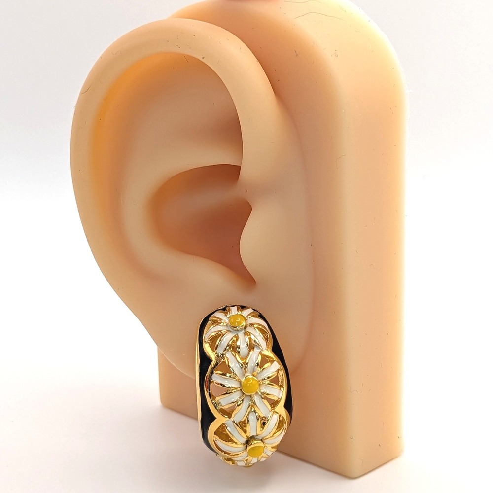 Joan Rivers Enamel Daisy Hoop Earrings Gold Tone White Floral Huggie Post - Picture 1 of 6
